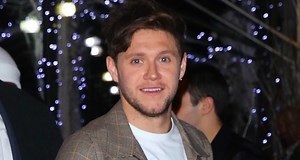 Niall Horan Plays 70s Strip Club Owner In ‘Saturday Night Live’ Sketch