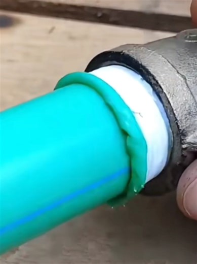 Genius tricks from skilled craftsmen 🔧✨ Simple ideas that turn hard work into easy work. Work faster, save effort, and get better results with these smart tips! #Craftsmen #SmartTricks #DIYIdeas #WorkHacks #HandyTricks