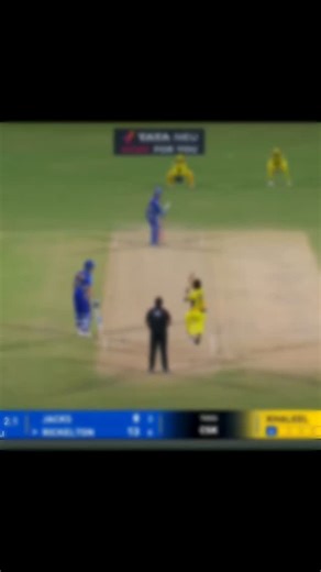 Akhilesh yadav on Instagram: "#1997년 개봉한 영화 Titanic은 잭과 로즈의 운명적 인 사랑을 통해 비극 속에서도 오래 남는 감정의 깊이 를 보여주는 작품입니다. 화려한 연출보다 인물의 감 정에 더 집중한 제임스 카메론 감독의 스타일은 지금 다시 봐도 묘하게 가슴을 울리죠. 배가 침몰하는 장면 이 아닌, 두 사람이 서로를 바라보던 순간들이 더 강kal 하게 기억에 남는 영화이기도 합니다. *이 감정을 완성해주는 곡이 바로 셀린 디온의 *"My Heart Will Go On"*입니다. 처음 들으면 잔잔한데, 어느 순간 자연스럽게 가슴이 벅차오르는 느낌을 줍 니다. 특히 후반부의 고조되는 보컬은 영화 속 잭과 로즈의 마지막 장면과 겹쳐지면서 괜히 마음이 서늘 해지기도 하고요. 많은 분들이 "이 노래가 나오면 왜 그 장면이 자동으로 떠오르는지 모르겠다"고 말하는 데, 그만큼 영화와 음악이 자연스럽게 얽혀 있는 곡입 니다.1998년 아카데미 주제가상을 비롯해 