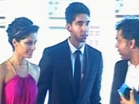 Freida Pinto, Dev Patel walk the red carpet
