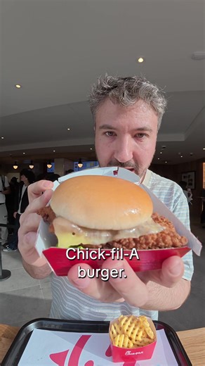 Testing the Famous Chick-fil-A Chicken Burger in the UK