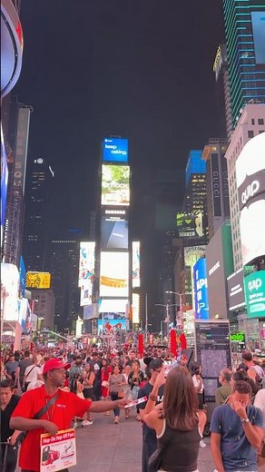 Times Square NYC Friday Night 🇺🇸 | Massive Crowds & Bright Lights in 4K #Shorts