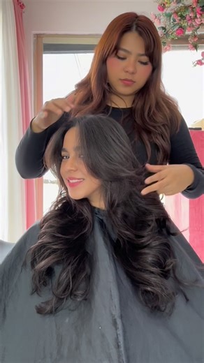 Salón de belleza | Cabello | Maquillaje| Cejas | uñas on Instagram: "Más movimiento, más volumen, más tú 🤍 Las capas le dan forma, frescura y ese efecto bonito que hace que tu cabello luzca espectacular sin esfuerzo Es el momento perfecto para renovar tu look ✨ 📞9381829178 📌Calle 48 x 51 y 51A, col. Sta Margarita #SoftLayers #HairVolume #HairReels #ReelsBeauty #HairTok"