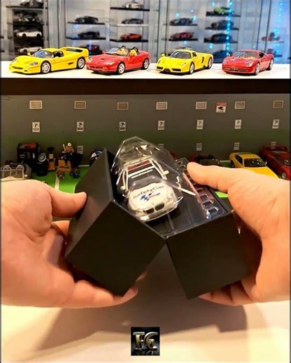 Safety Car Legend: The 1/43 BMW 645Ci by Kyosho