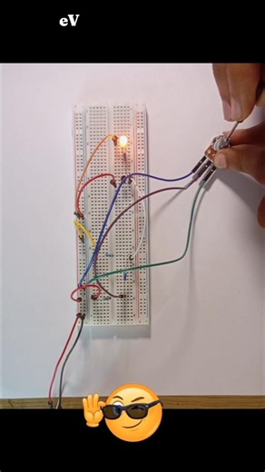 LED Brightness Control Using NPN Transistor + Potentiometer !