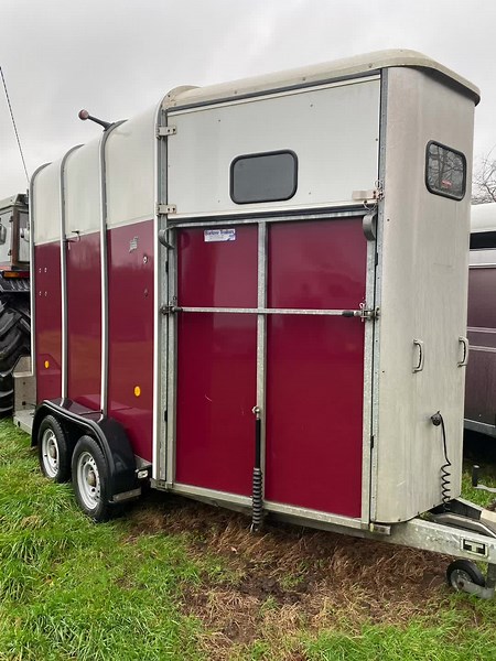 Ifor Williams HB510 horse trailer. Year 2006. Solid panels all round. Ally floor. A very tidy example.£4100. Tel:07743137226. #horse #fyp #trailer #ifor