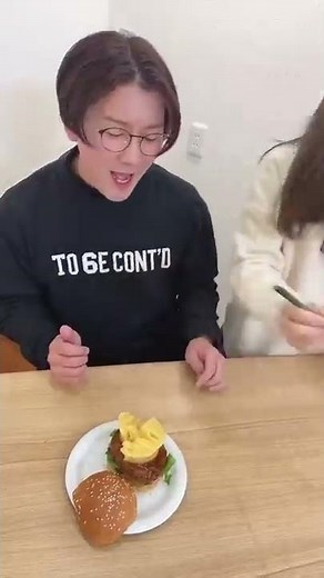 右？左？選んだ食材でハンバーガーチャレンジやってみたらまさかの結果に… #Shorts