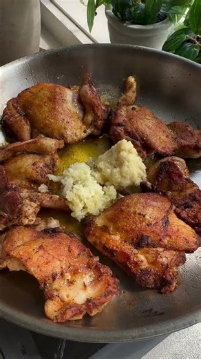 Caramelized Soy chicken and ginger garlic broth over rice1. 4-5 chicken thighs skinless #viralshorts