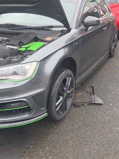 If your going to modify your cars please make a nice job of it!! #modifications #audi #underglow #mechanic