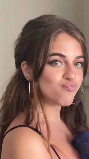 Ariel Yavuncu Forgets Making a TikTok Moment