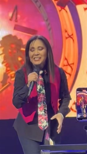 1K views · 506 reactions | @anagabrieloficial en vivo desde el Moody Center en Austin TX el 03 de Octubre del 2025 como parte de su gira “Claro De Luna Tour” #AnaGabriel #ClaroDeLuna #ClaroDeLunaTour #LunaDeAmerica | Ana Gabriel México Fans | Facebook