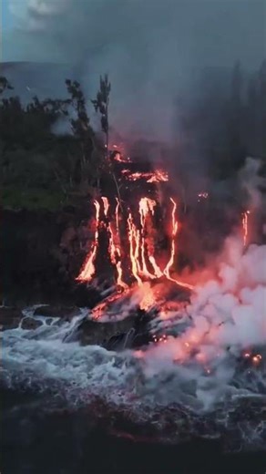 First time in 19 years, lava from the Piton de la Fournaise volcano on Réunion has reached ocean.
