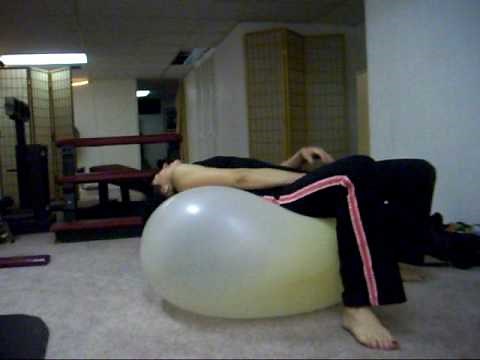 elle-big-balloon.MOV