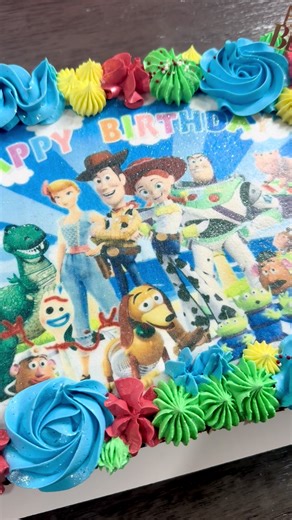 Toy Story cookie cake, not only tasty but a new customer @kendal |SAHM| hartman drove three hours to support my business! So glad you loved it ! #toystory #cookiecake #chocolatechipcookie #fancypopsbakery
