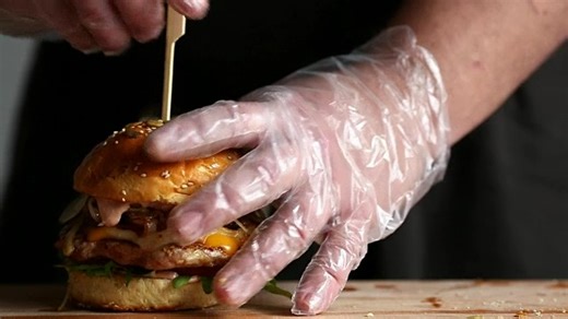 Is there a best burger in Honolulu? KHON2 takes the challenge. https://tinyurl.com/28ux7upz | KHON2 News