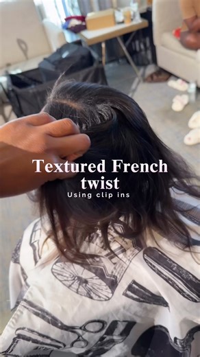 Textured French twist for the beautiful mother of the bride 🩷 she wanted more fullness in her twist with texture. This was perfect for those with shorter hair in the back. I used 1 pack of clip ins. MUA: @stenzabeauty