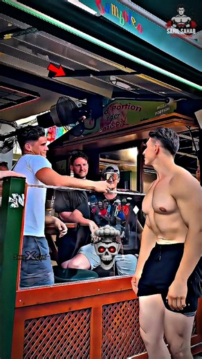 Johny Muenster Insane Public Control 🥶 #bodybuilding #viralshorts
