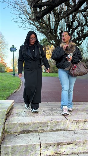 Vidéos de Madame_A (@.madame..a) avec son original - Madame_A