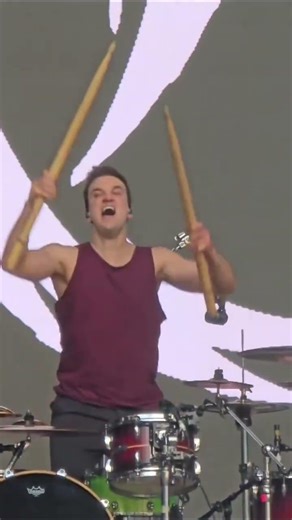 Our duo is crushing it in their other bands!! Excited for your return, boys 🫡🔥