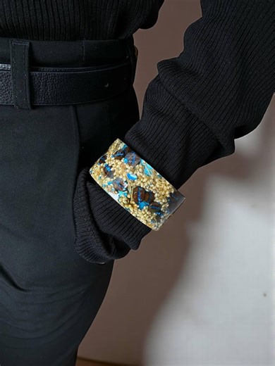 Manchette en résine grain de café | Bijoux époxy uniques - Etsy France