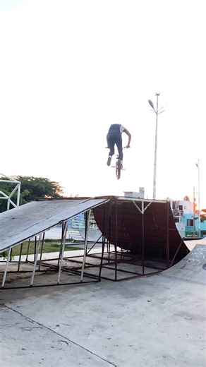 BMX 🔥🚲 360 Tailwhip🌪️ | Daniel Monterrubio