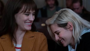 «Happiest Season»: η Κρίστεν Στιούαρτ σε γκέι χριστουγεννιάτικη κομεντί - FLIX