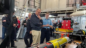 Mit Hubschrauber auf die Fregatte "Bayern": Kanzler Merz erstmals zu Besuch bei der Marine