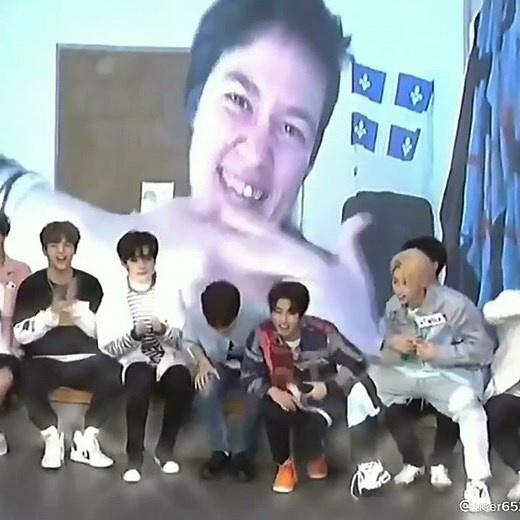 felix sits on hyunjin's lap