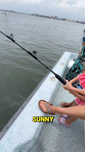 Captain Jetty James catching a 200lb MYSTERY FISH from our dock AT Out Cast Charters🤯👀 #Reels #Insanity #MonstaFishin Honda Marine #Honda | Out Cast Charters