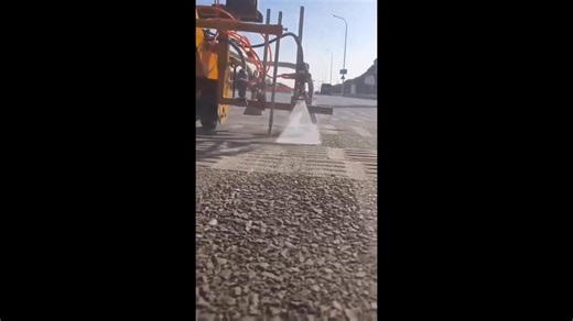 🚧 The vehicle-mounted cold spray road marking machine is primarily designed for large-scale road marking construction, featuring the following core advantages: ✅ Simultaneous Glass Bead Dispersion Glass beads are spread synchronously during the spraying process, creating an immediate retroreflective effect for enhanced visibility. ✅ Modular Design The entire machine or individual components can be quickly assembled and disassembled without affecting the vehicle’s daily operation. ✅ Computerized