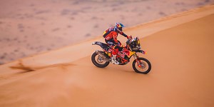 The day at Dakar: Toby Price and Stéphane Peterhansel run into problems