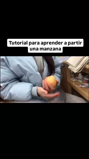 2.8K views · 6.9K reactions | ¿Sabías partir una manzana de esta manera? 樂 #chinese #tutorial #china #apple #chino #manzana #asian #asians #douyin #viral #fyp #latierradeldragon | La Tierra del Dragón | Facebook