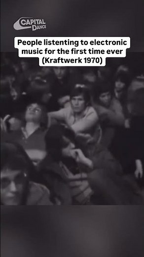 People listening to electronic music for the first time ever /Kraftwerk 1970/