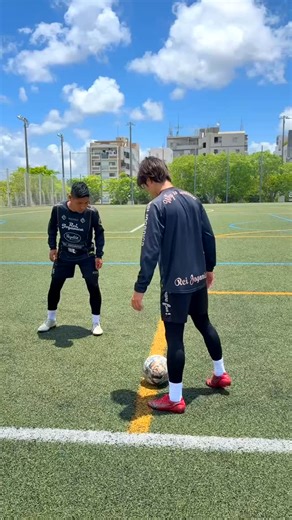 138K views · 21K reactions | MAGIC HEEL TURN彩Tutorial ⁡ マジックヒールターン彩 ⁡ @regate_takuya ⁡ #football #soccer #footballskills #soccerskills #レガテドリブル塾 #REGATEドリブル塾 #ドリブル塾 #サッカー #ドリブル #サッカースクール #サッカーコーチ | レガテドリブル塾 | Facebook