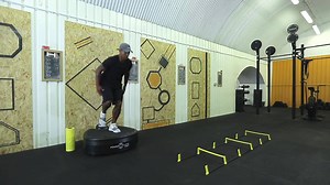 Instantly improve your running times by using these two lower body moves to stay ahead of the competition. Whether you're running the marathon or just your weekend runs. 🏃 Exercise 1 - single leg balance with opposite arm reach Setting: Frequency 30 low / time - 30 - 45 secs each side Exercise 2 - Drop squat/ jop Setting: 30-35 Low / 30 secs each side Coach- Les Spellman - FB – Spellman Performance Power Plate Model – Pro5HP Discover more at Power Plate TV: https://buff.ly/2lzDxv1 | Power Plate