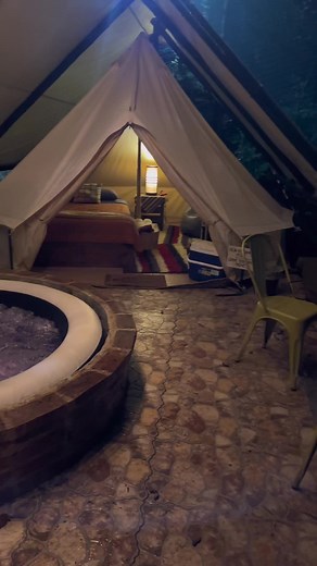 Con quien irias ? 🤩✨ siguenos en ig y fb como forestvillagegt para mas informacion #traveltiktok #guatemala #guate #viajero #vacaciones #antiguaguatemala #travel