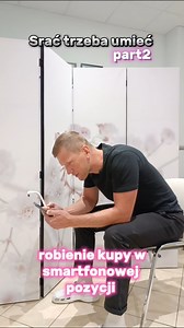 TO NIE JEST TO SAMO!!! Co z tego że kąt zgięcia w stawie biodrowym jest taki sam w obu pozycjach. Czy Wy sracie biodrami? 🤔 Zupełnie inaczej układają się jelita, zmmiejsza się napięcie mięśnia łonowo-guzicznego, krezek jelita, inaczej rozkłada się ciśnienie w jamie brzusznej, wszystko na korzyść pozycji ze stołkiem! Jeśli chcesz więcej o tym poczytać to napisałem o tym cały rozdział w mojej książce Cztery filary zdrowia 👌 #zdrowie #osteopatia #czakalaka #lifestyle #kupa #jelita #poznan #health