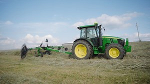 3.3K views · 130 reactions | Watch this video to see how you can make bigger, fluffier windrows and cleaner bales. 5 tips for a successful hay season: https://bit.ly/3K4oJj0 #JohnDeere | Machinefinder | Facebook