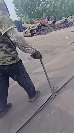 Straight cutting process of rubber pad