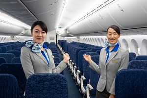 ANA「ボーイング787-10国内線仕様」がついにデビュー！ 座席の快適度は？ (4/4)