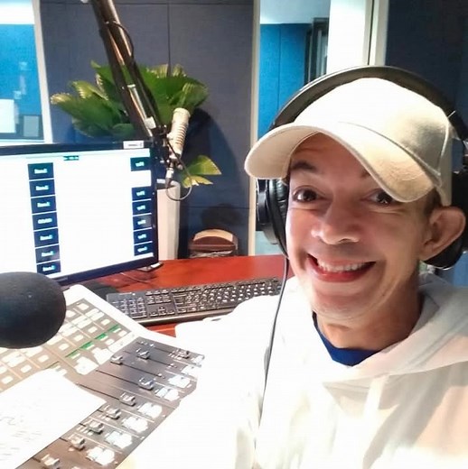 Let DJ John Lemon take you on a 90s musical journey!  Listen now to the live stream ❤️ Eagle FM 95.5 Live Stream https://net25.com/eaglefm955 10282025 | Gerhard Santos | Facebook