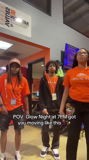 Glow Night is going UP tonight at Sky Zone Durham!🔥✨ 7PM-10PM | lights off, music ON, the whole vibe is different🤭 Pull up with your crew or slide solo—We’re turning the park into a glow party💡 Don’t miss it…we want to see YOU there tonight🫵🏽👀 #SkyZoneDurham #glownight #ThingsToDoNC #saturdayvibes #DurhamNC