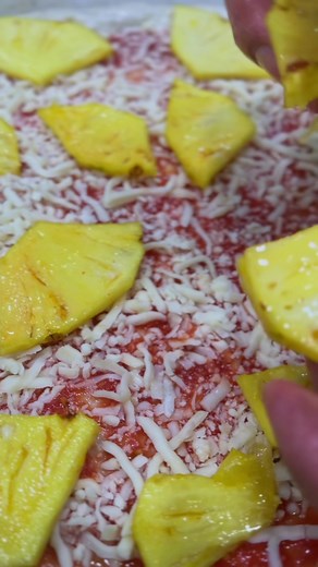 Pineapple Pizza Making: A Delicious Recipe Guide