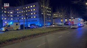 BLUE LIGHT MAASTRICHT UMC Vandaag zijn we langs geweest bij het Maastricht MUMC daar werden de kinderen verrast door diverse hulpdiensten uit Nederland België en Duitsland en de politie helikopter, waarbij de hulpdiensten hun zwaailichten aanzetten voor de kinderen. Tevens kregen alle kinderen van de kinderafdeling een cadeautje | Wat is loos in Mestreech?