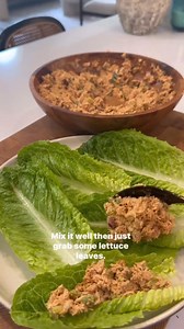 LOW CARB TACO TUNA BOATS 🥬 These are one of my favorite easy, high-protein, low-carb options to keep in the fridge. The taco seasoning takes tuna salad to the next level—if you haven’t tried it, I highly recommend it! I used romaine lettuce leaves here, but you can use bread, wraps, tortillas, bell peppers, or just eat it as is. Here’s how to make it: 1. Add 3 cans wild tuna to a large bowl. (I like to make a big batch, but you can scale up or down.) 2. Finely dice 3–4 baby dill pickles, 1 smal