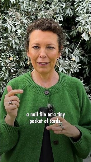 Btw, Olivia loves Christmas crackers. Mostly so she can wear a crown 👑 #GBBO