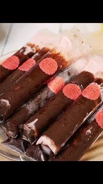 百均の氷棒で作る！いちごミルクチョコアイスバー