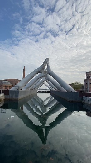 📍Building Bridges, Venice, Italy #art #artist #contemporaryart #italy #venice #lorenzoquinn #buildingbridges #love