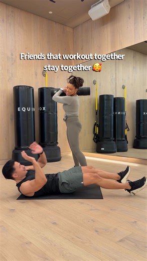 Super speed abs! 🔥 Friends are so supportive! 🫶 #fitness #workout #gymhumor #comedy #friends | Jeanette Jenkins - The Hollywood Trainer