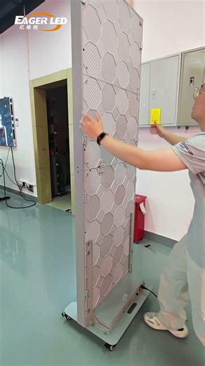 The boss asked me to fold this up.#eagerled #leddisplay #ledscreen #posterleddisplay